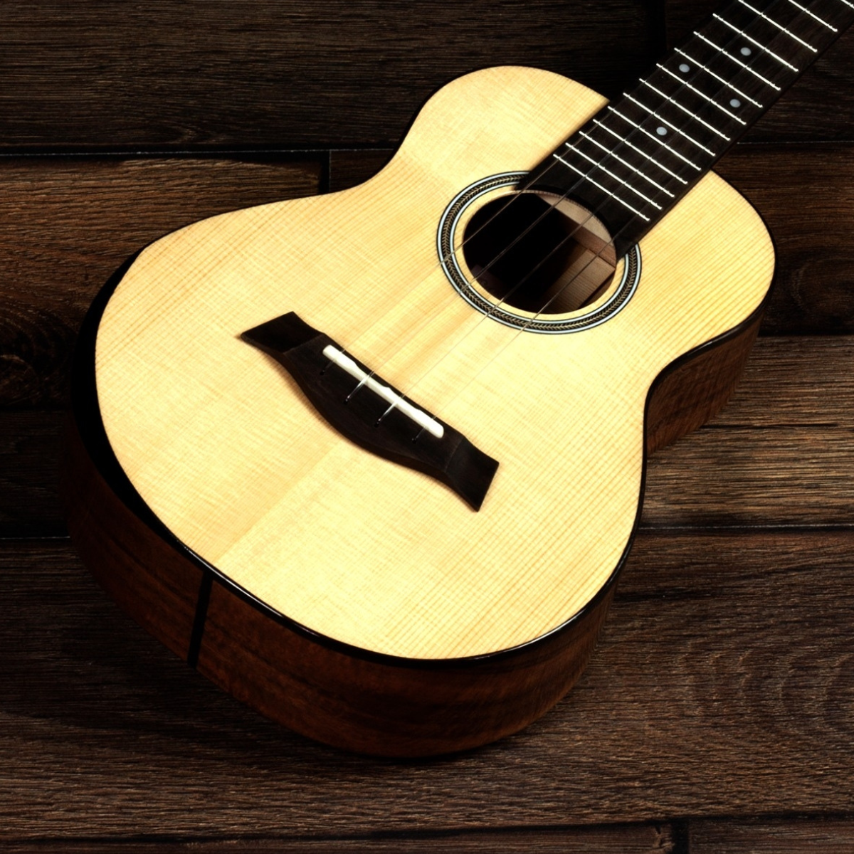 Barnes & Mullins BMUK11C Concert Ukulele Solid Spruce/Acacia w/Gigbag