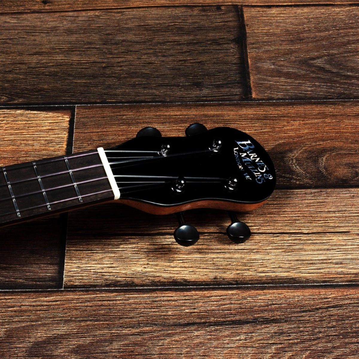 Barnes & Mullins BMUK10C Concert Ukulele Solid Mahogany w/Gigbag